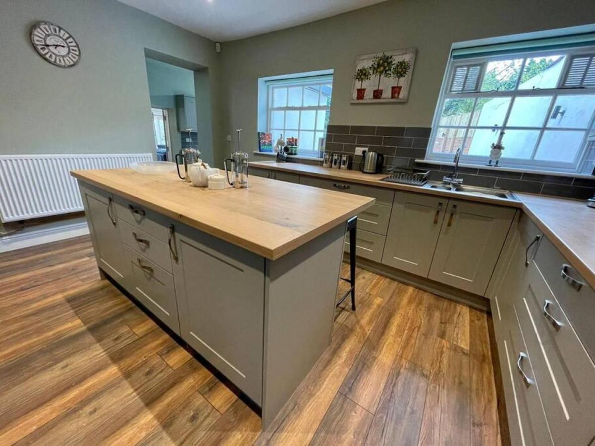 Lydney House Swaffham Sleeps 22 Villa Exterior foto