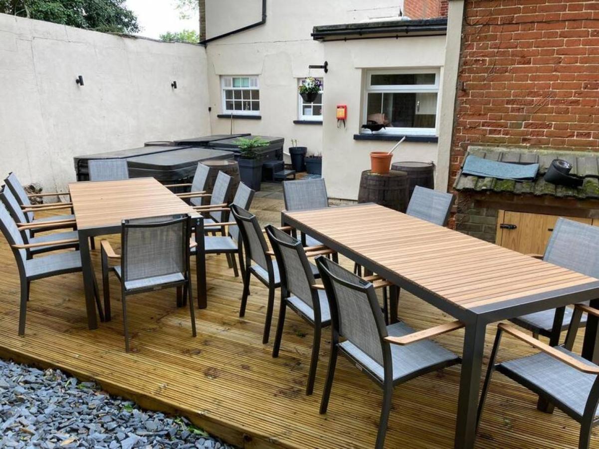 Lydney House Swaffham Sleeps 22 Villa Exterior foto